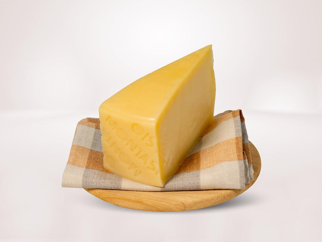 Montasio dop Mezzano