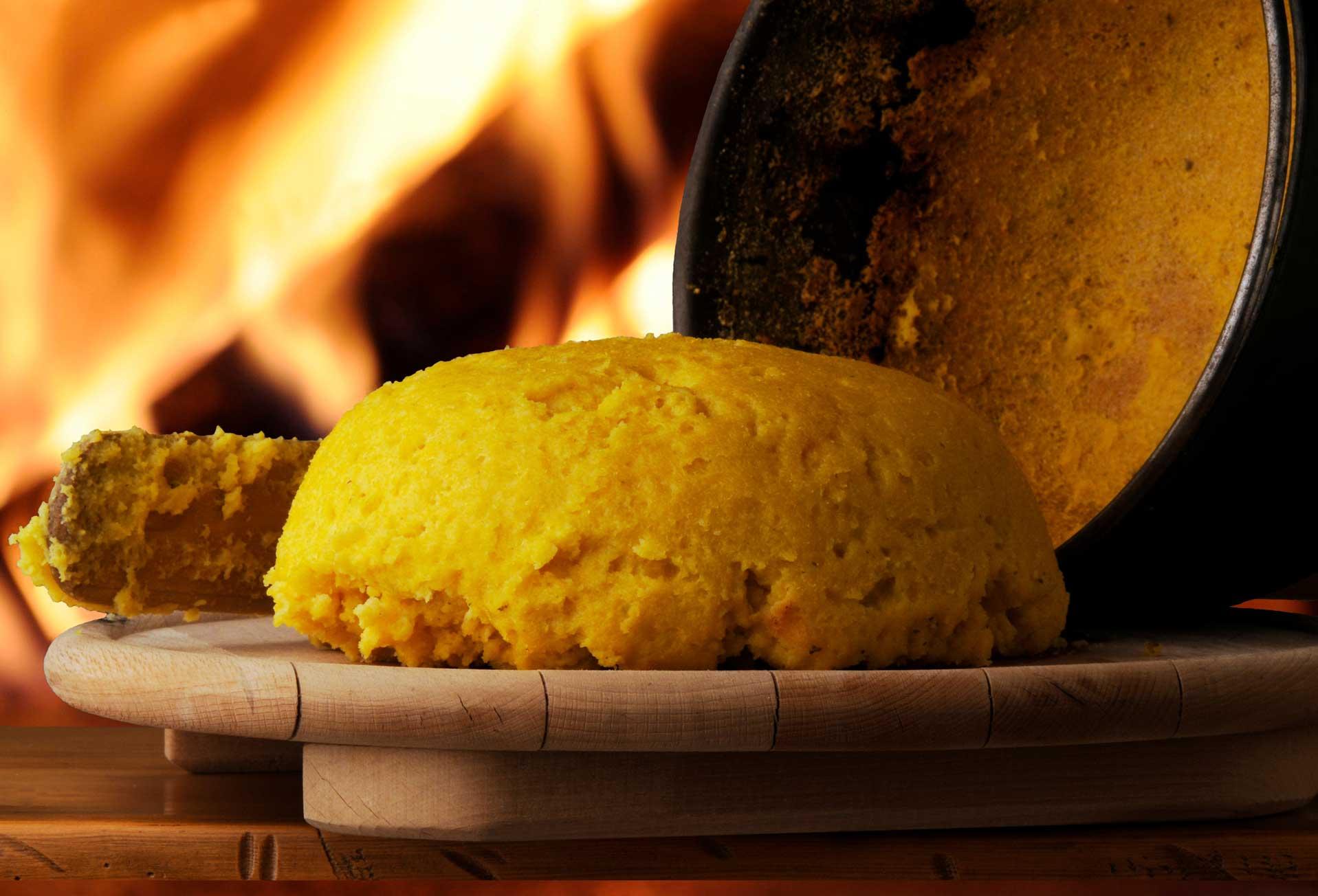 polenta tradizionale - preparazione nel paiolo di rame