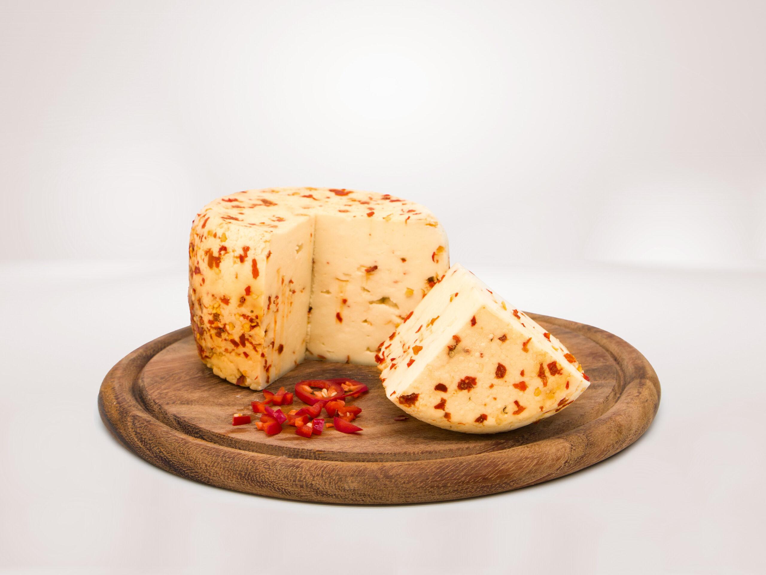 caciotta caprina al peperoncino