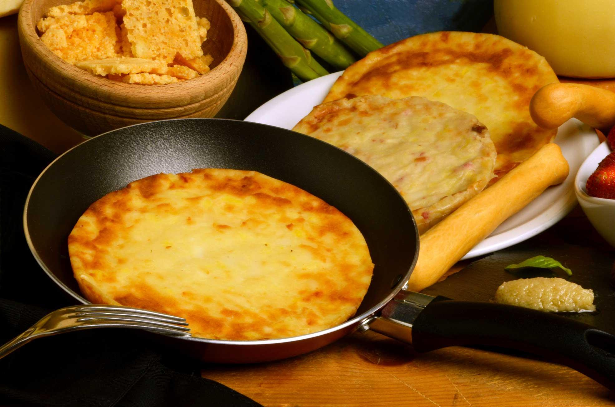 Frico Friulano in padella. Uno dei piatti tipici del Friuli più conosciuti