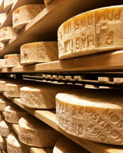 Montasio pdm in stagionatura