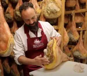 Sugnatura del prosciutto