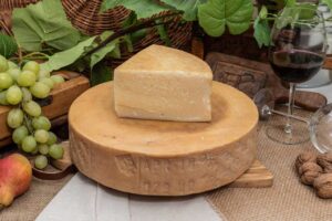 Formaggio Montasio Stravecchio