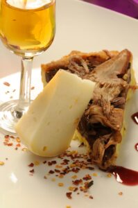 Vino Ramandolo accompagnato da un formaggio fresco e dolce